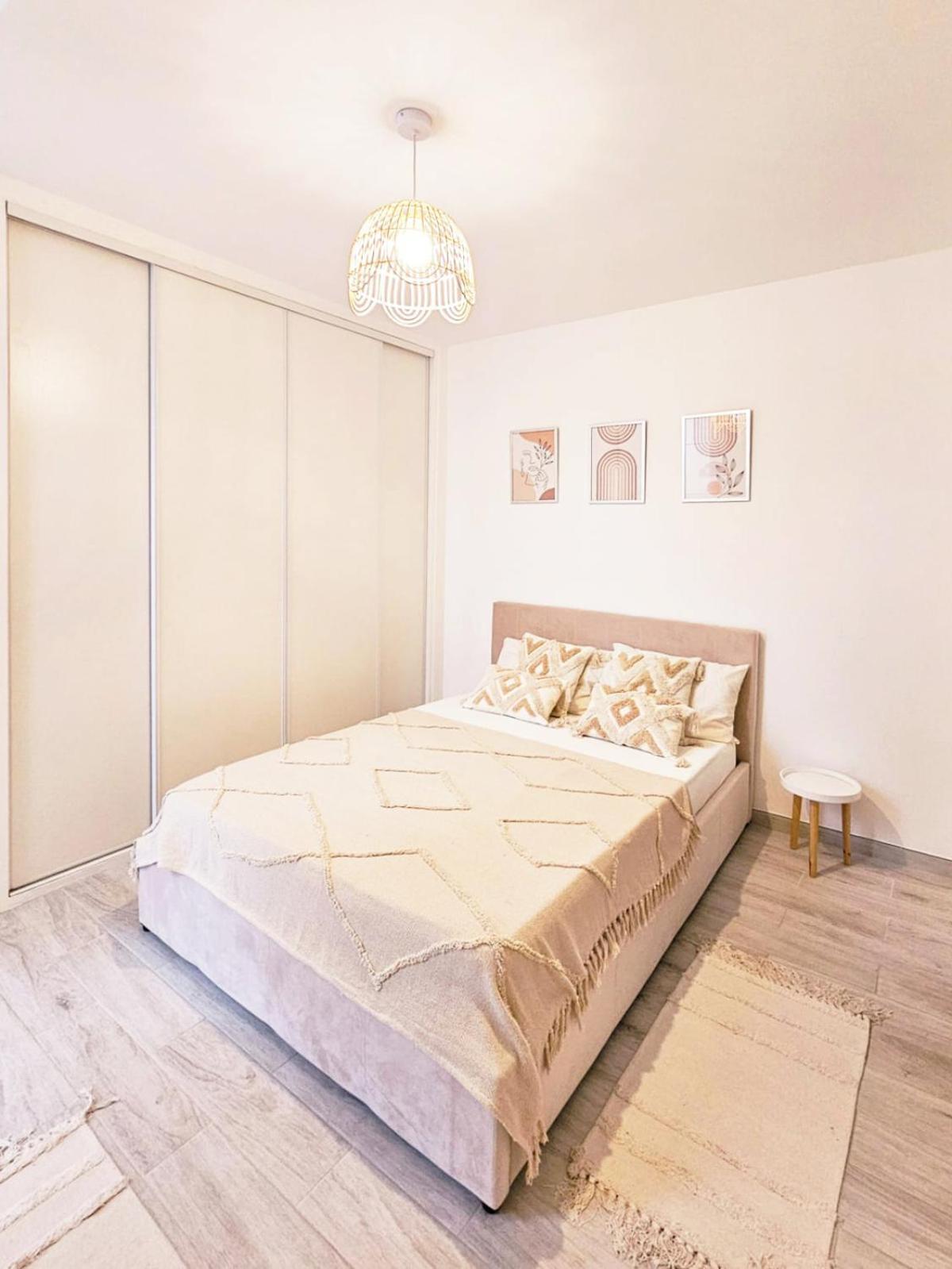 Bed & Breakfast - Entre Paris & Disneyland Leilighet Roissy-en-Brie Eksteriør bilde